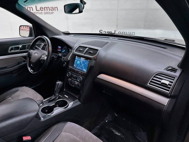 Used 2017 Ford Explorer XLT w/ Equipment Group 202A AWD/4WD image 31