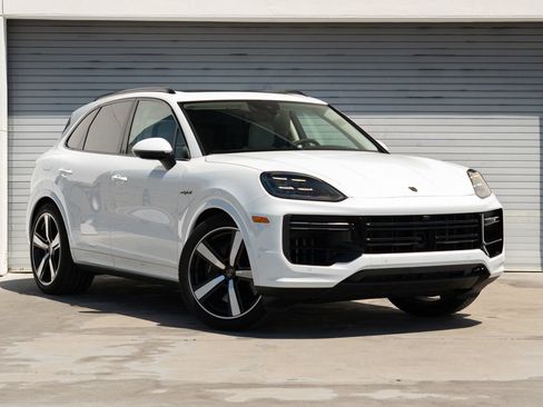 New 2025 Porsche Cayenne Turbo AWD/4WD image 26