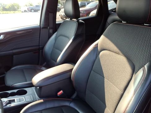 Used 2025 Ford Escape ST-Line Select AWD/4WD image 9