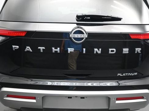 Used 2025 Nissan Pathfinder Platinum FWD image 13