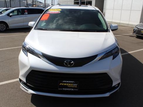 Certified 2026 Toyota Sienna XLE FWD image 3