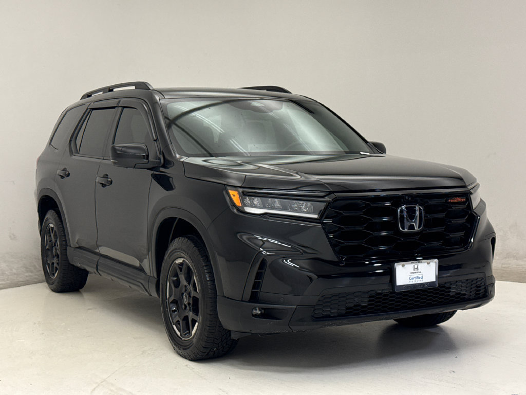 Certified 2025 Honda Pilot TrailSport image 4