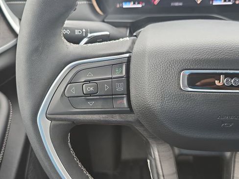 Used 2025 Jeep Grand Cherokee L Limited w/ Luxury Tech Group II AWD/4WD image 18