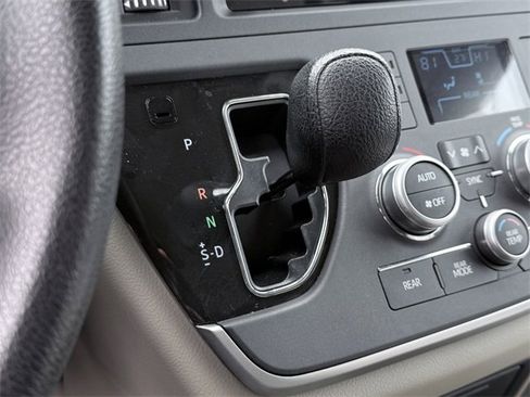 Certified 2020 Toyota Sienna LE image 29