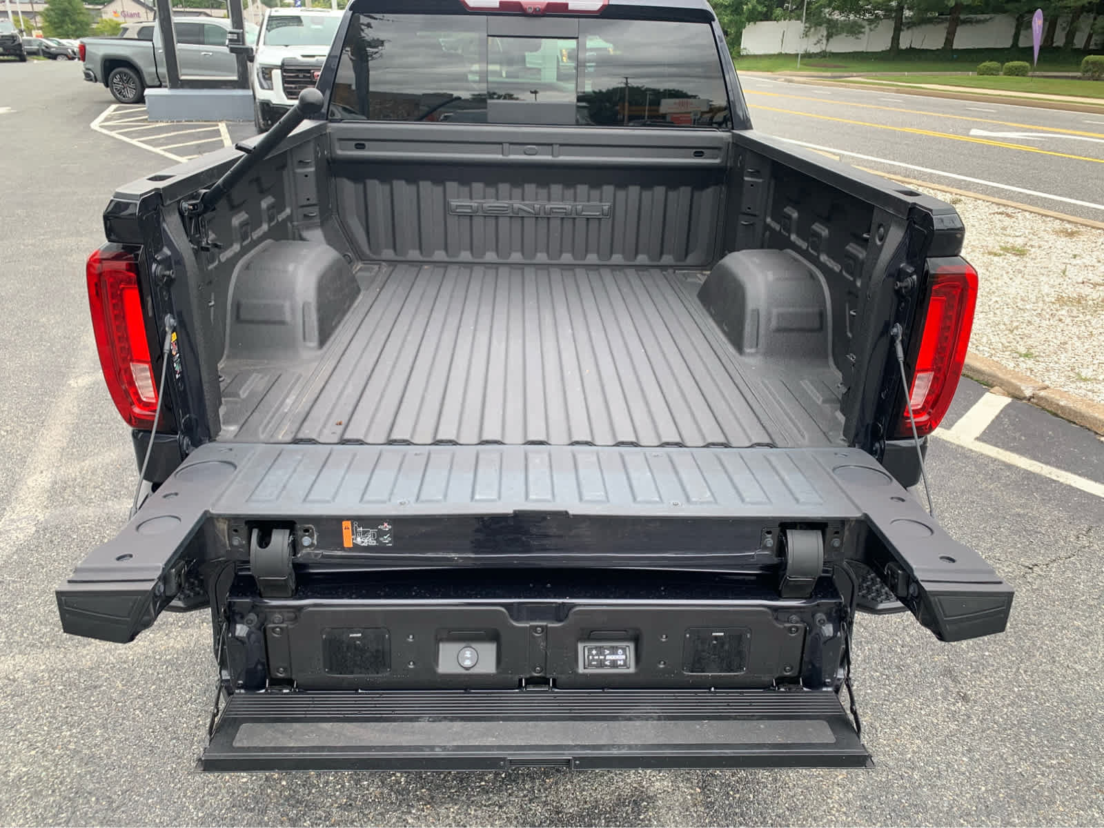Used 2024 GMC Sierra 1500 Denali Ultimate AWD/4WD image 6