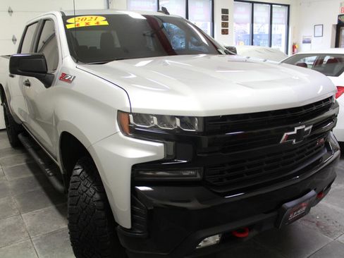 Used 2021 Chevrolet Silverado 1500 LT Trail Boss image 3