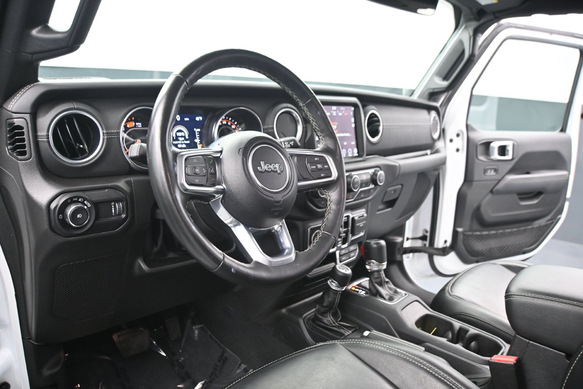 Used 2023 Jeep Wrangler Unlimited Sahara w/ LED Lighting Group AWD/4WD image 19