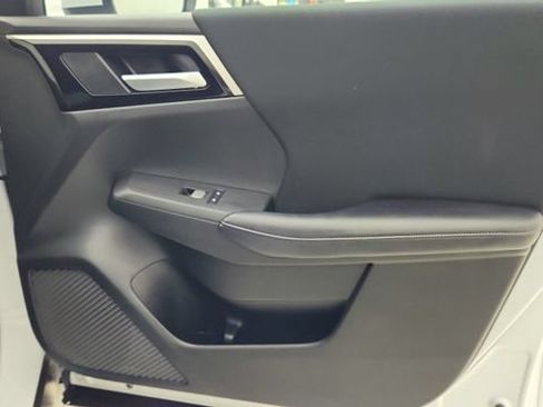 Used 2023 Mitsubishi Outlander ES FWD image 23