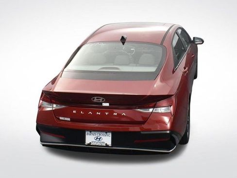 Used 2025 Hyundai Elantra SEL image 26