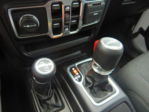 Used 2022 Jeep Gladiator Sport AWD/4WD image 23
