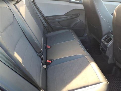 Certified 2024 Volkswagen Taos SE image 10