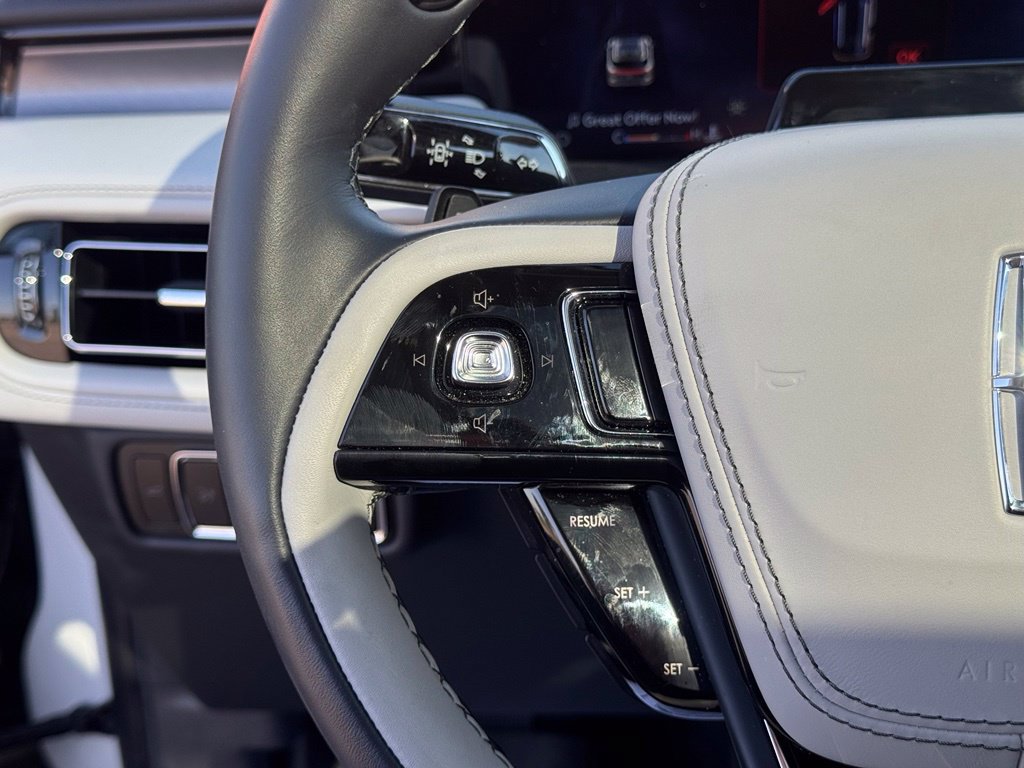 Used 2026 Lincoln Aviator AWD image 12