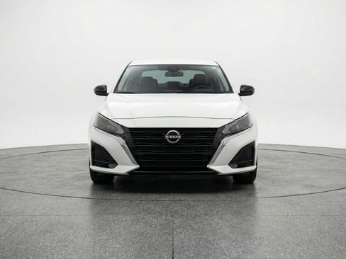 Used 2025 Nissan Altima 2.5 SV image 2