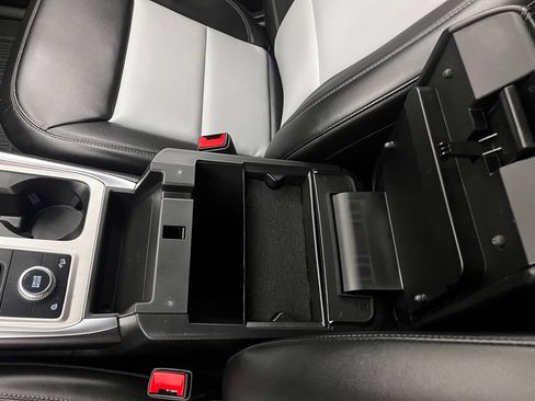 Used 2023 Ford Explorer XLT w/ Equipment Group 202A image 32