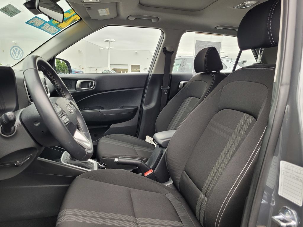 Used 2025 Hyundai Venue SEL FWD image 12