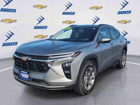 Used 2025 Chevrolet Trax LT w/ LT Convenience Package image 1