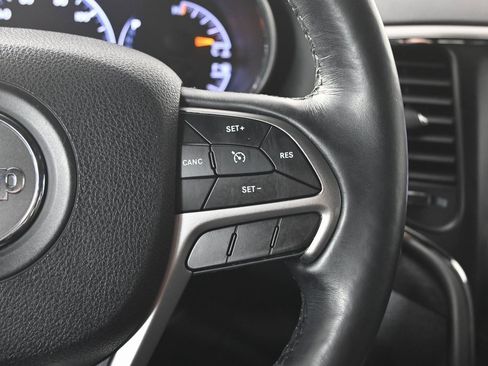 Used 2018 Jeep Grand Cherokee Laredo image 36