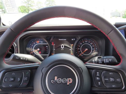 Used 2024 Jeep Wrangler Unlimited Rubicon w/ XTREMEE 35" Tire Package AWD/4WD image 22