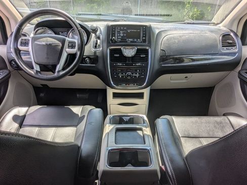Used 2015 Chrysler Town & Country Touring-L w/ Driver Convenience Group FWD image 25
