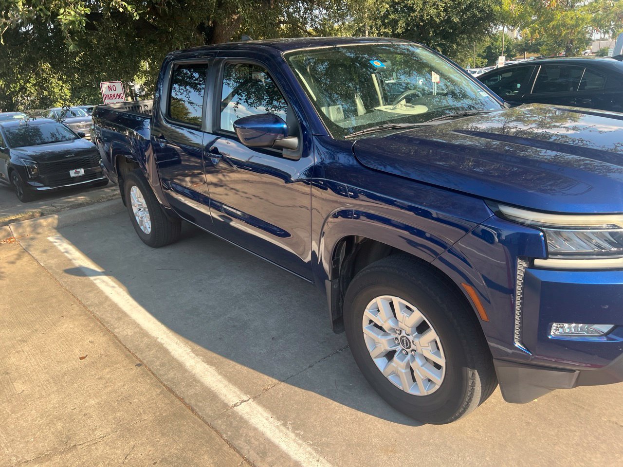 Used 2022 Nissan Frontier SV w/ SV Premium Package RWD image 6