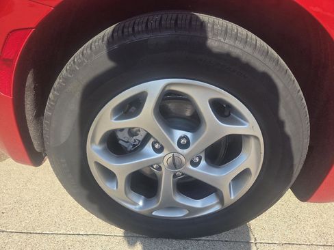 Used 2024 Chrysler Pacifica Limited w/ Uconnect Theater Family Group image 53