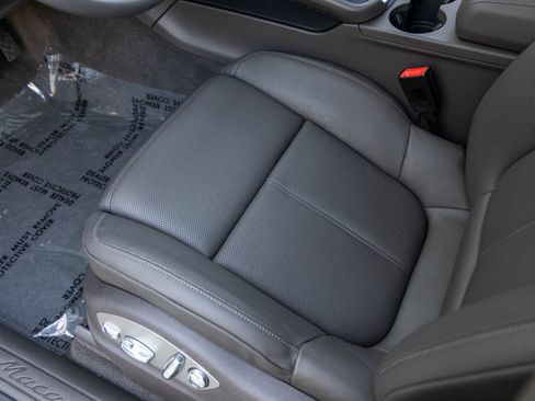 Certified 2025 Porsche Macan image 26