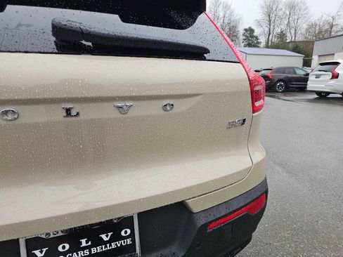 New 2026 Volvo XC40 B5 Ultra w/ Climate Package image 16