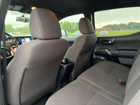Used 2017 Toyota Tacoma TRD Off-Road w/ Tow Package (A/T) AWD/4WD image 30