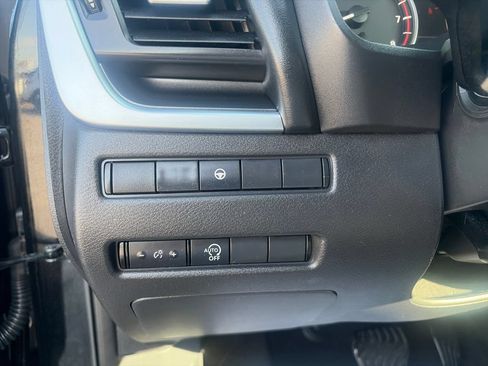 Used 2023 Nissan Rogue SV FWD image 29