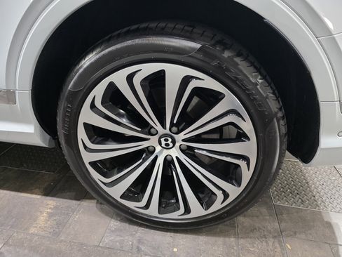 Used 2024 Bentley Bentayga Extended Wheelbase image 14