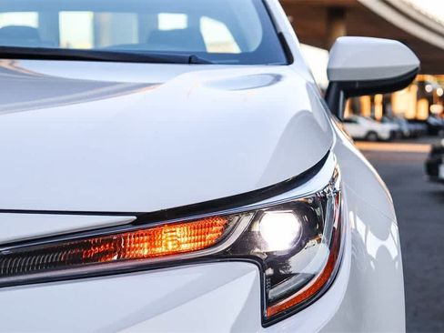 Used 2023 Toyota Corolla LE image 4