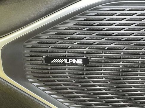 Used 2022 Jeep Wagoneer Series I w/ Premium Group I AWD/4WD image 38