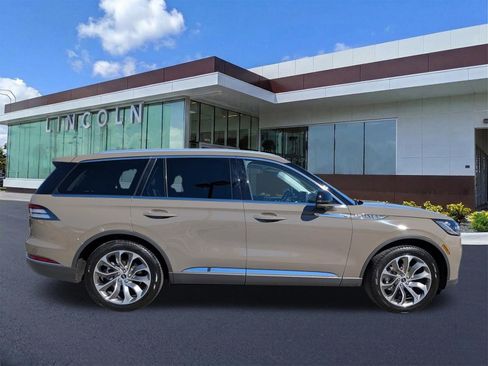Certified 2025 Lincoln Aviator Reserve image 4