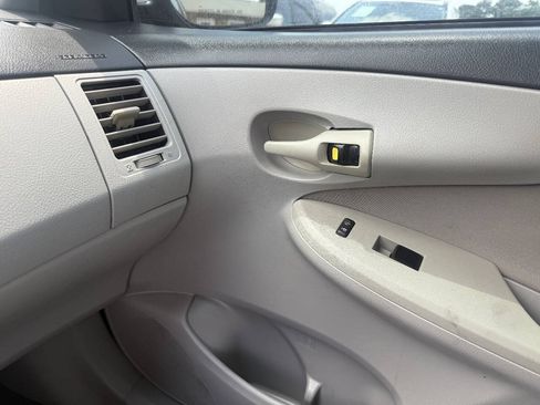 Used 2013 Toyota Corolla L FWD image 20