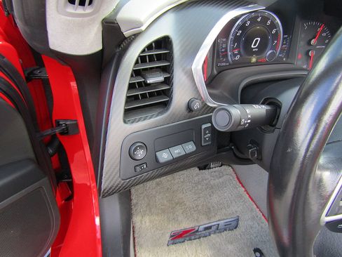 Used 2019 Chevrolet Corvette Z06 RWD image 15