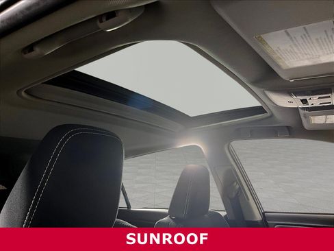 Used 2018 Toyota RAV4 XLE AWD/4WD image 25