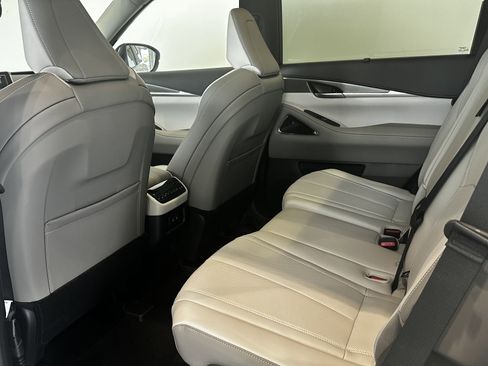 New 2026 INFINITI QX60 Luxe image 10