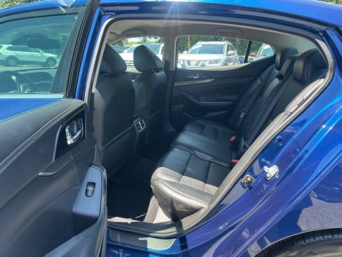 Used 2021 Nissan Maxima 3.5 SV w/ Floor Mat Group FWD image 12