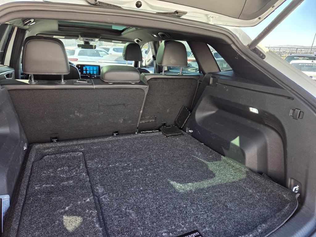 Used 2024 Volkswagen Atlas Cross Sport SE w/ Panoramic Sunroof Package FWD image 21