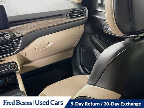 Used 2020 Ford Escape Titanium w/ Titanium Premium Package 2.0 AWD/4WD image 31