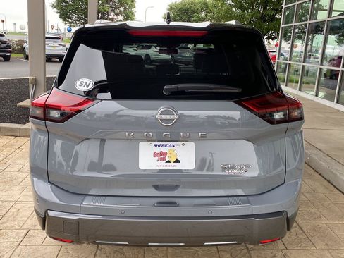 Certified 2025 Nissan Rogue SL w/ SL Premium Package AWD/4WD image 6