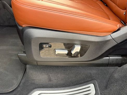 Used 2022 BMW X7 M50i AWD/4WD image 23