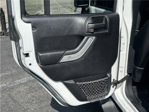 Used 2016 Jeep Wrangler Unlimited Sahara w/ Max Tow Package image 18