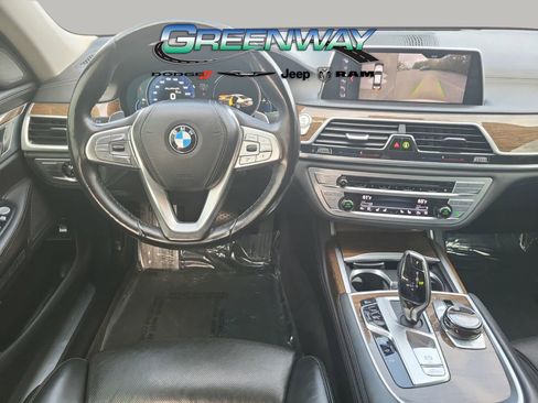 Used 2018 BMW 750i image 25