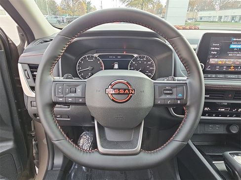 Certified 2025 Nissan Rogue SV image 22