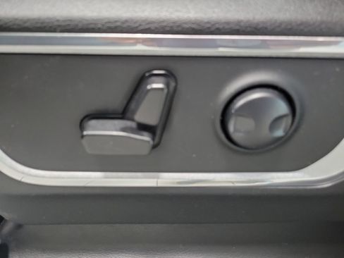 Used 2023 RAM 1500 Laramie AWD/4WD image 32