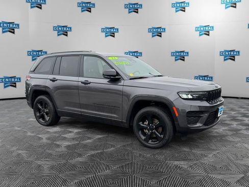 Certified 2023 Jeep Grand Cherokee Altitude image 8