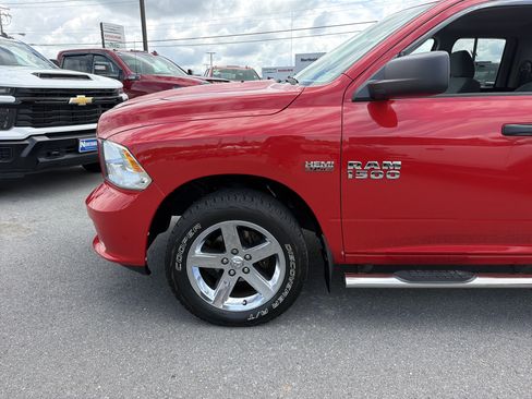 Used 2017 RAM 1500 Express w/ Express Value Package AWD/4WD image 12