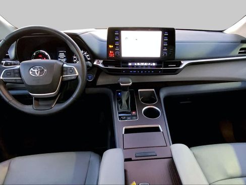 Used 2023 Toyota Sienna XLE w/ Protection Package (TMS) FWD image 15