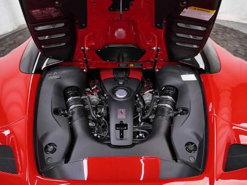 Certified 2021 Ferrari F8 Tributo RWD image 34